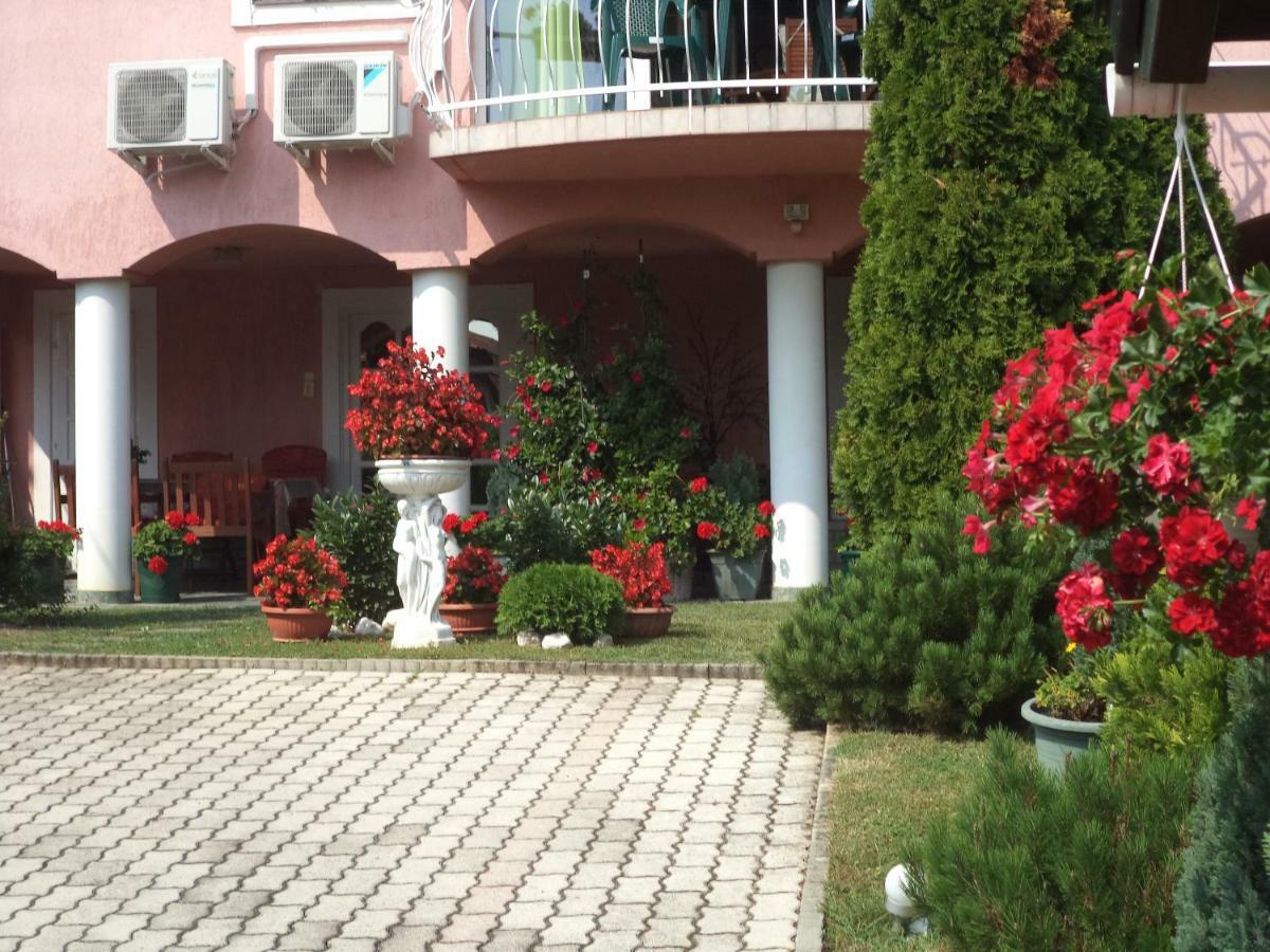 Maria Apartman Heviz Exterior photo